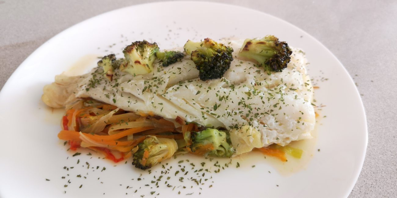 Bacalao con verduras en papillot